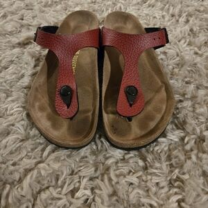 Thong style textured birkenstocks